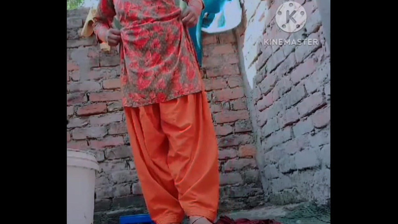 TricolorMusic3: Calda ragazza sexy la ragazza molto sexy si sta facendo...