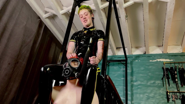 punkgoblin: Gas Mask Submissive Training