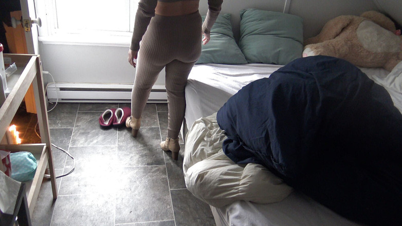 Souzan Halabi: अल्जीरियाई महिला हर दिन अपने मार्सिले हाउस में पुरुषों के साथ सेक्स करती है