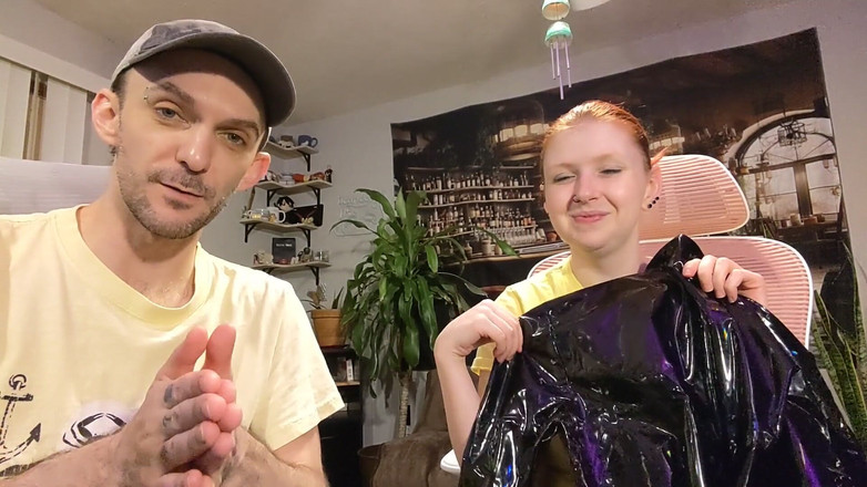 Sin Spice by Sophia Sinclair and Jasper Spice: Подарки С Списком Желаний 9 - Красный Корсет И Черный Виниловый Платье, Расбокс И Мастурбация