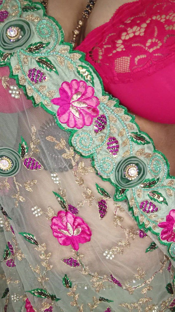 Kavita suman: Bini India Dalam Tarian Saree Perkahwinan, Tarian Bogel, Suara Yang...