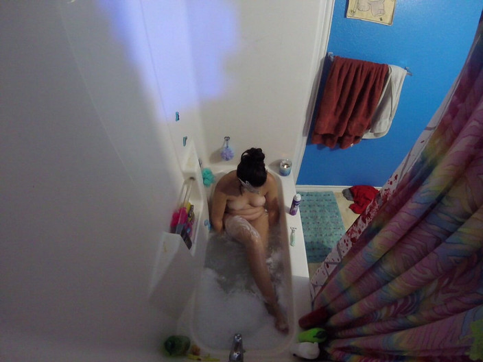 Ohdangitsmyfans: Sexy manželka ve vaně Holení nohou a kundičky