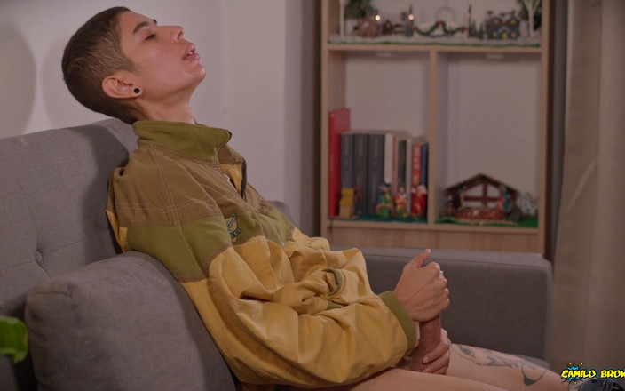 Magic C: Ateşli sıska twink büyük kalın döl boşaltana kadar büyük yarağını...