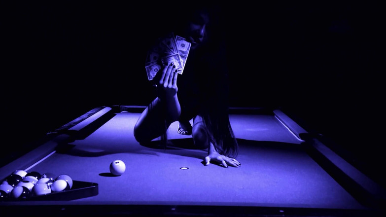 German Porn: Gangbang bollente sul tavolo da biliardo con pole dancing e...
