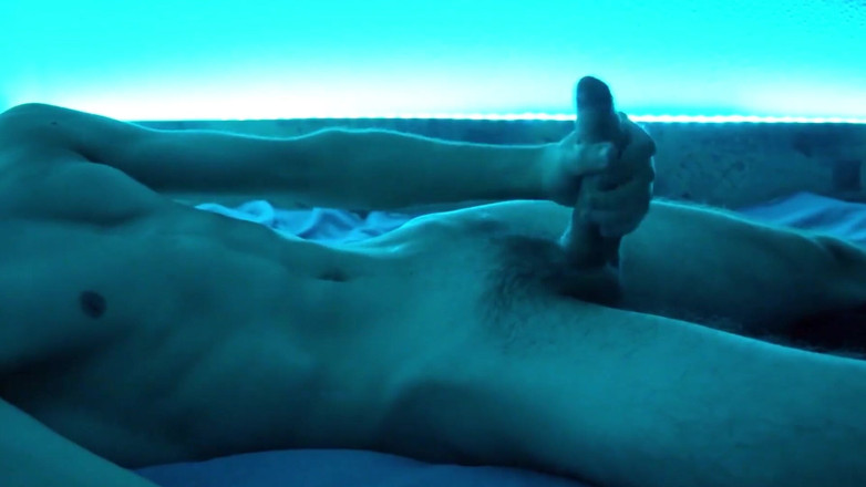 BigDickDouggg: Bigdickdouggg si masturba e ha un orgasmo tremante in casa...