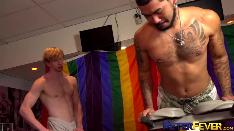 Peter Fever: Peterfever sert tren 5 pompala o gluteleri