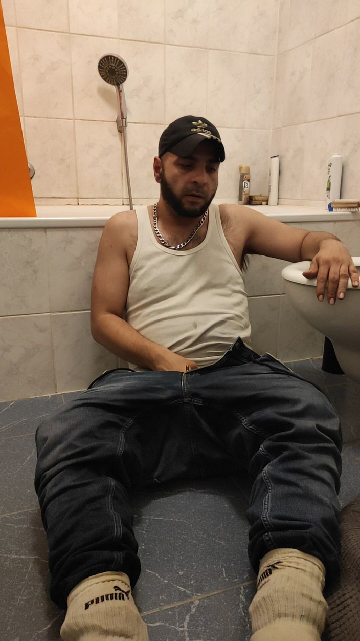 SmokedAlloy2: Брудний свинячий молоток на ньому, пісяє і шкарпетки туалет