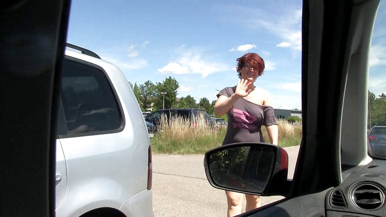 Popp Sylvie: 공공 장소에서 정액 - 주차장