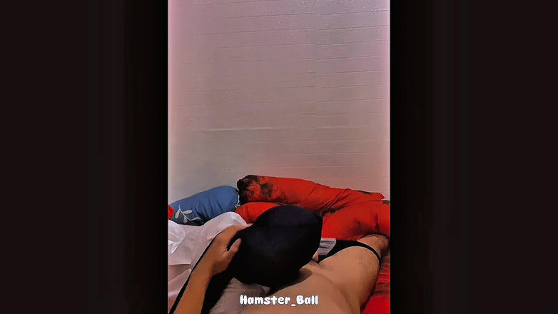 Hamster_Ball: Masturbación con la mano y mamada
