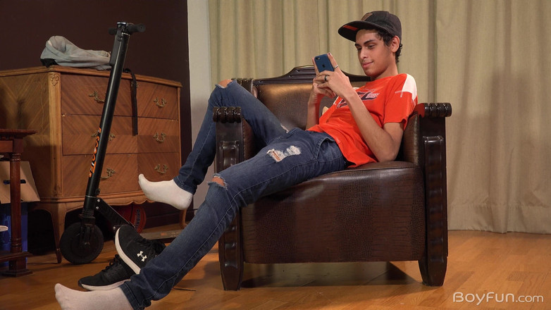 BoyFun Solo: スクーターボーイにセクスティング。