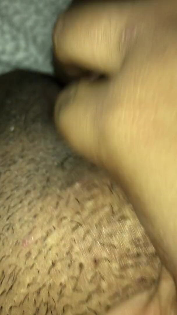 Wet pussy bby: Bby bermain dengan memeknya yang basah
