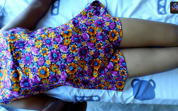 sexybrownis: Krásná roztomilá nevlastní sestra ošukaná tvrdě cumming pod jejím malým...