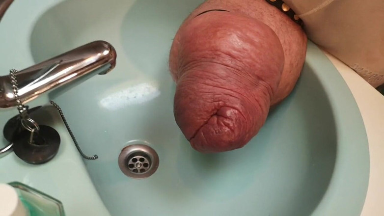 Monster_Meat_: Monster pissing is like a fontein