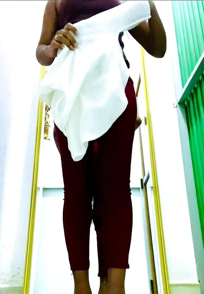 Tharumini_Official: Sri Lankalı ateşli kız soyunma odasında elbise değişikliği