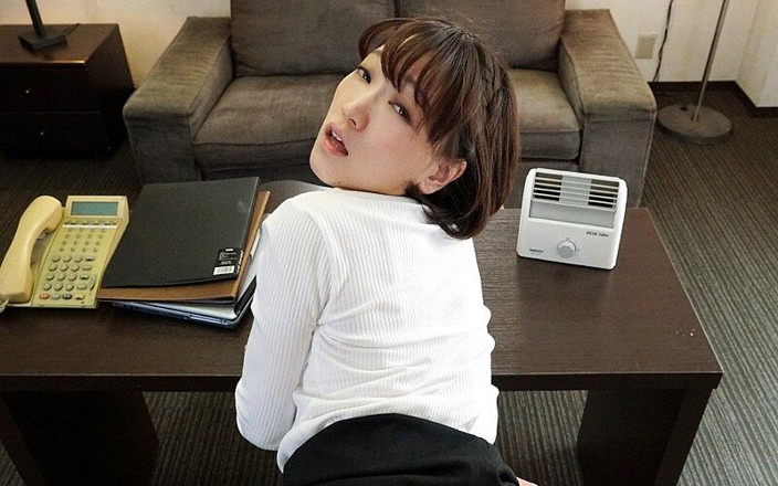 JAV hornyVR: Scenă orală secretară în VR - 2