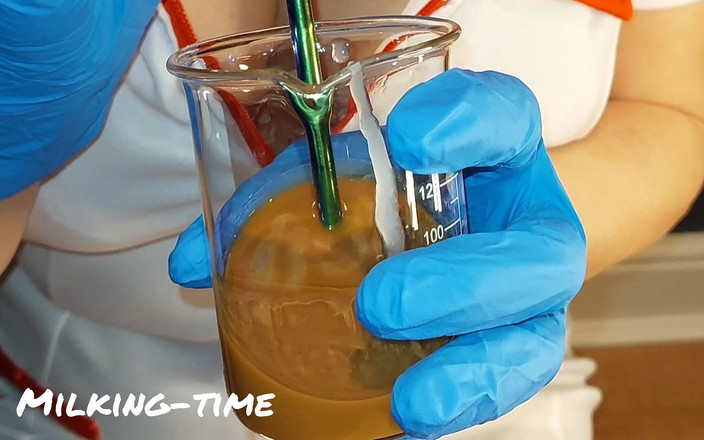 Milking-time: CFNM infermiera parte 5: la moglie troia ingoia un campione di...