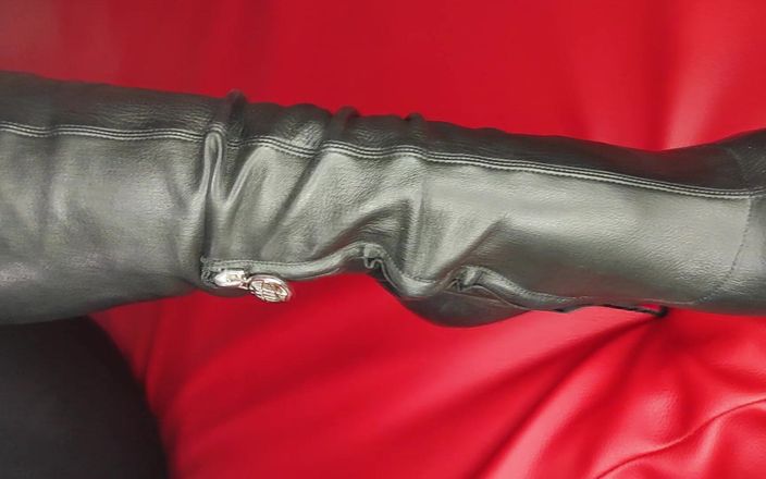 Princess18_: Pvc catsuit, farklı çizmeler, gırtlağına kadar alma