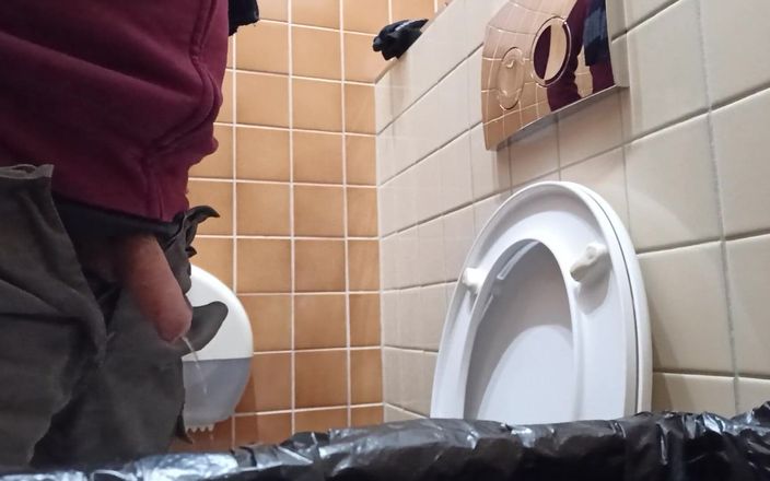 Kinky guy: Pissing in Public Toilet