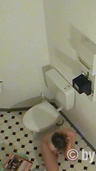 Sex telefonic amator pe toaleta doctorului