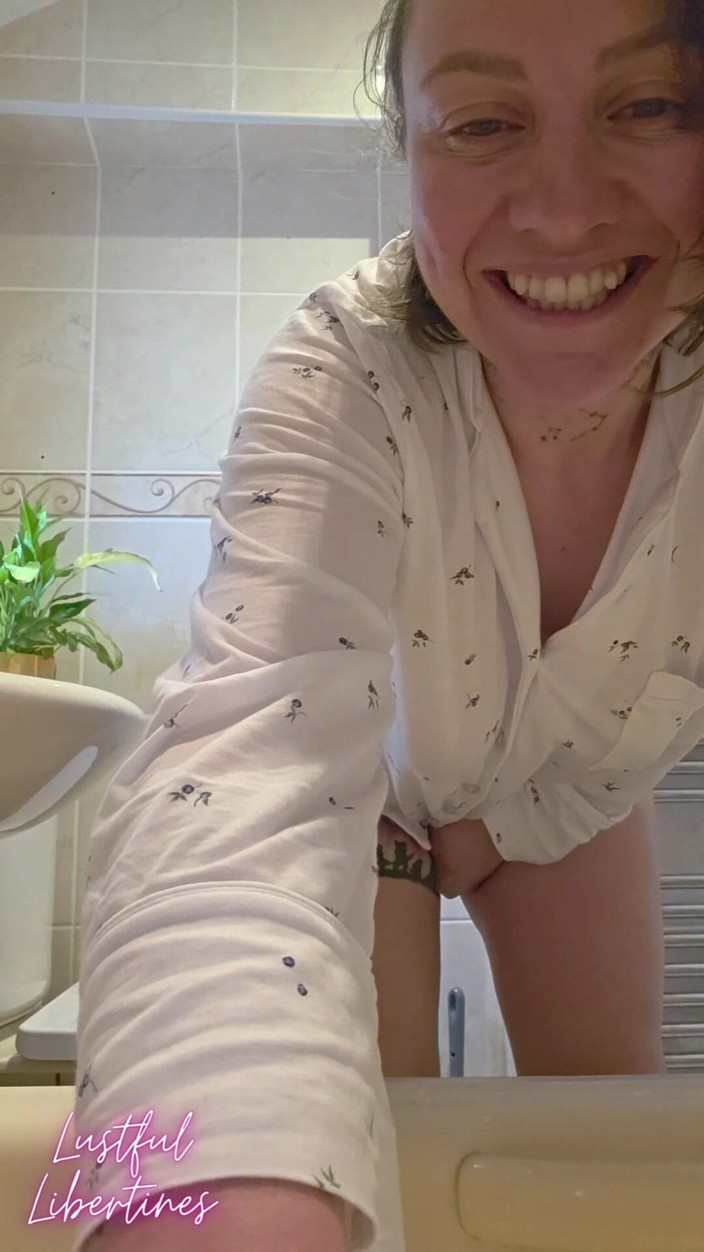 Lustful Libertines: Morning Pee Diary