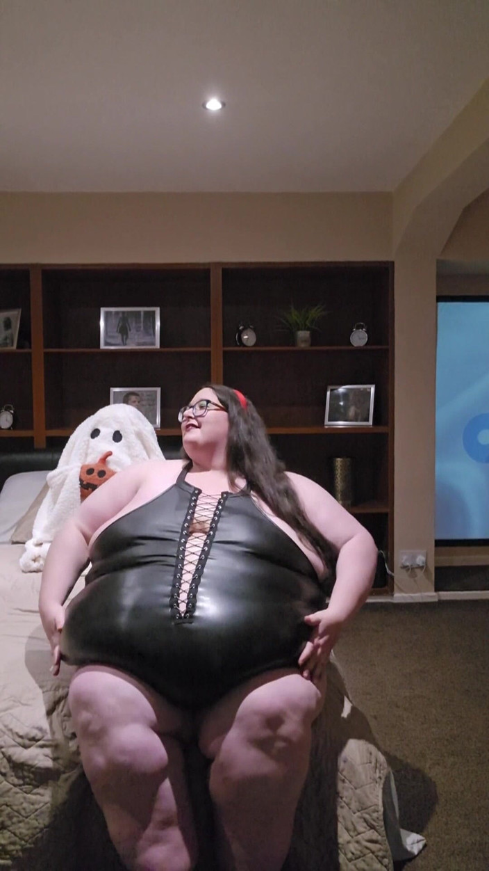 SSBBWLadyBrads: BBWセクシーファットブラックレザースーツ