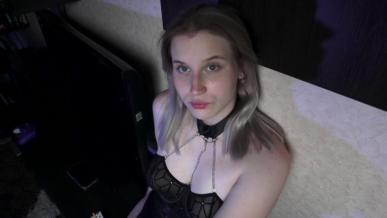 MertyXXX: Fumatul cu tocuri înalte