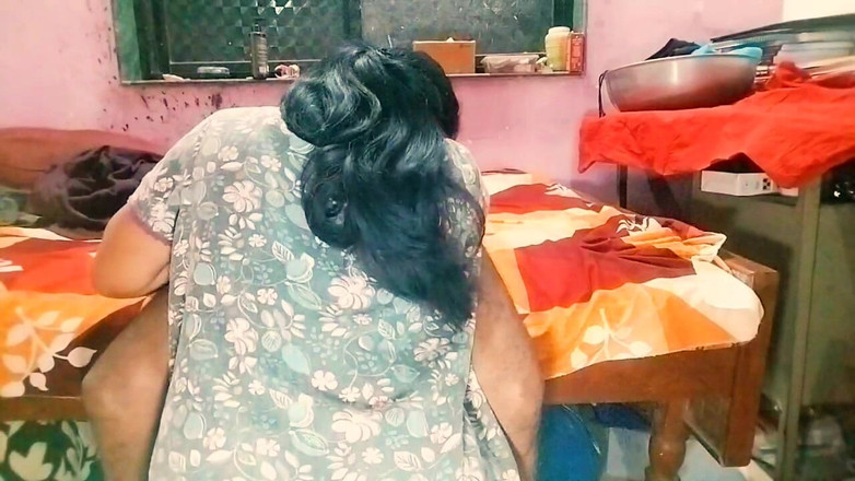 Hemant: 性感的妻子anuradha穿着睡衣和她的男朋友在xhamster 2025上性交