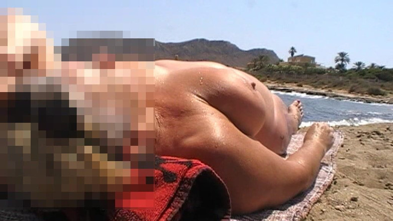 Julie Cunningham: Naken på en strand