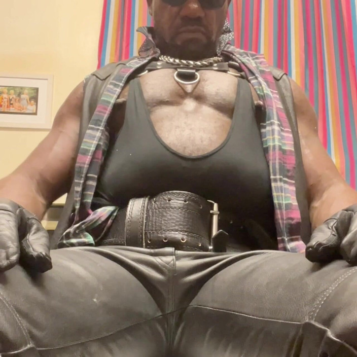 Black Muscle: Preto Musculoso, Bomba E Jogo Dos Peitos De Couro