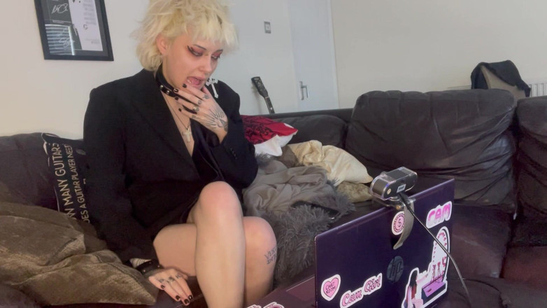 Glitterqueen1999: Goth má bolest srdce a Self Resus Cpr
