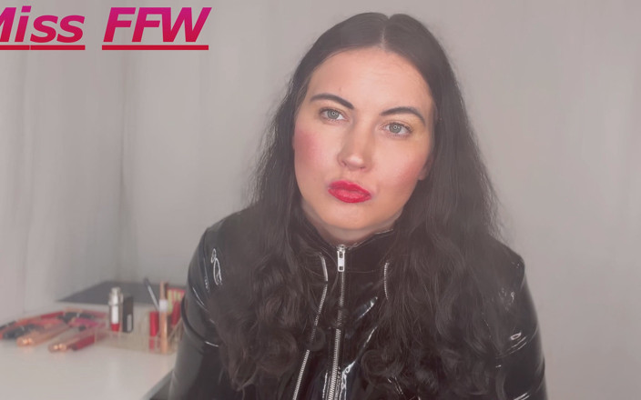 MissFFW: Міс ffw показує вам усі свої помади