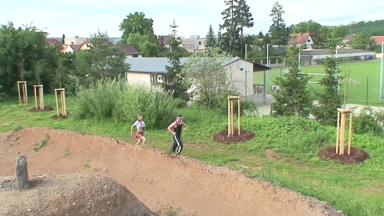 Bananas with Melons: Scena începătorilor gustoase-4 Studentă blondă zveltă se bucură de futai la țară