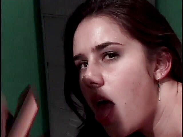 Cumming Soon: Studentka idzie do lekarza z powodu kontuzji, a on rucha...