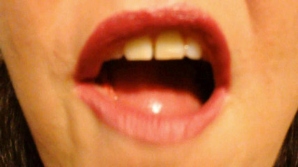 Lily Lipstixxx: Baloncuklarını patlatacağım!