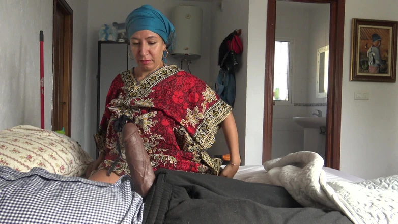Souzan Halabi: Cleaning Cheats with Black Tourist in Hotel in Istanbul