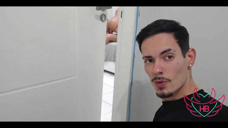 Heitor Baumann ofc.: Aku pergi ke rumah temanku dan mergokin dia lagi berbuat...