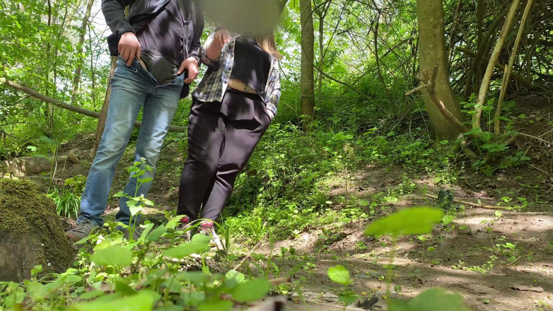 OurFetishLife: Mijn schoonmoeder en ik pissen om de beurt in het...