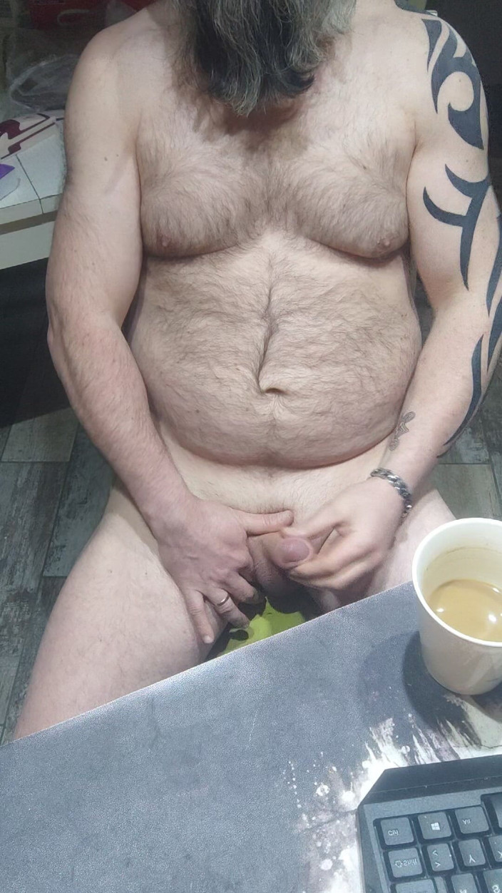 Wanker: Beau coffe de dimineață și masturbează-mi pula