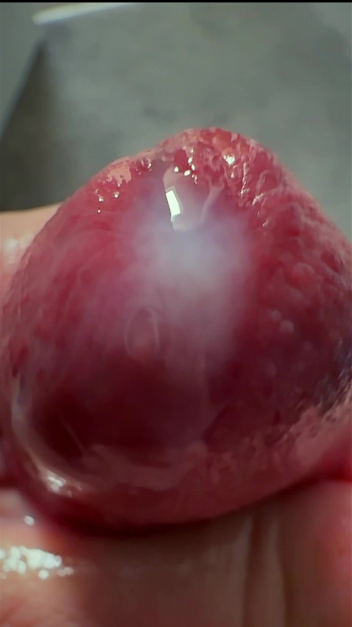NakedFoxx: Macro Cum Shot. Ejakulasi Ultra Close-up