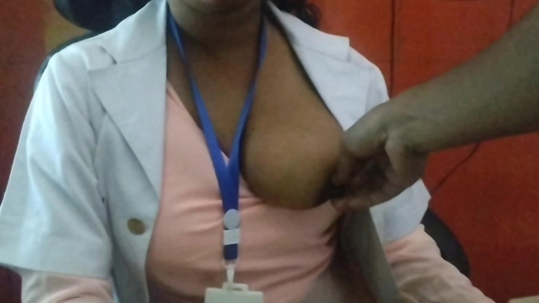 Mannirkuok: Dokter Memuaskan Dahaga Pasien.