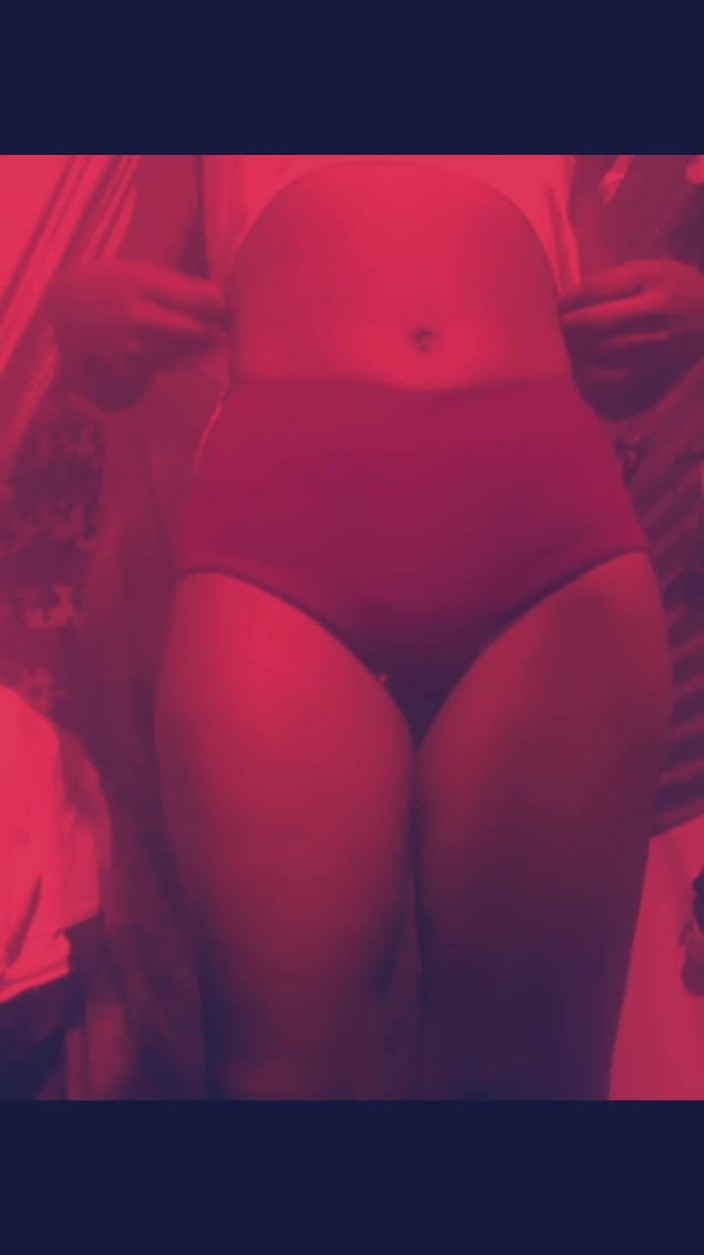 Dorelviss: Мой отчим хочет видео, на котором показаны мои шорты и мои большие сиськи и мастурбирует меня