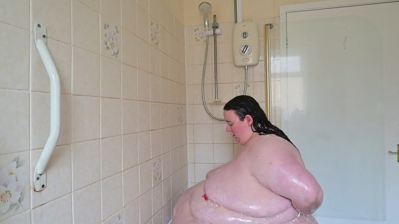 SSBBWLadyBrads: Mamilo da deusa do chuveiro revela