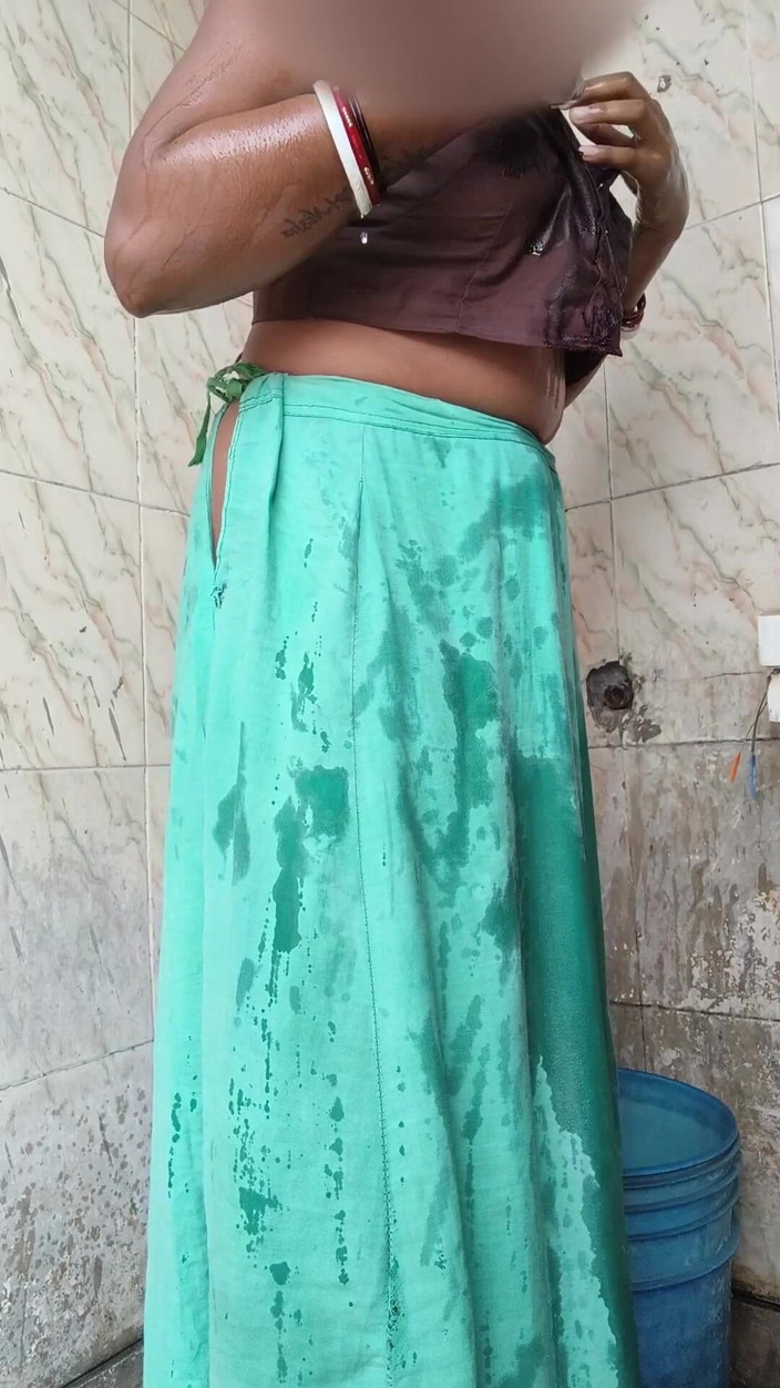 RoboticApple28: Simran si tante seksi india lagi asik pamer toket dan...