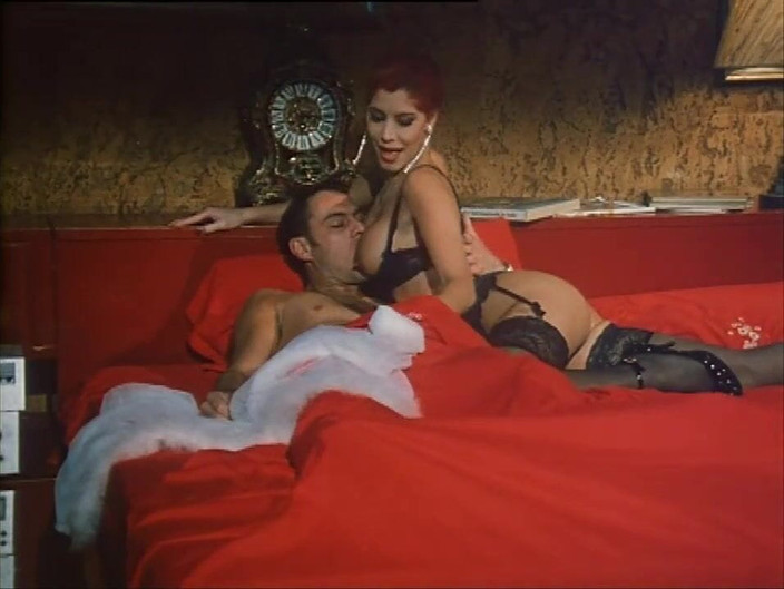 Xtime Network: 寝室でセクシーなミリーのお尻クソ