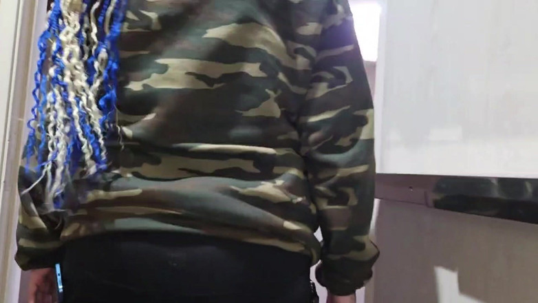 Livie Blainn: M Lucky luck отримує свій перший смак бондажу