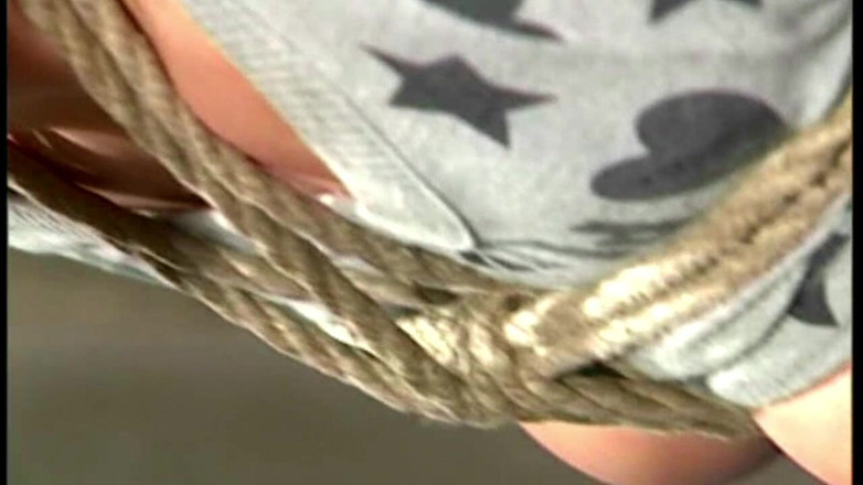 Submissed: Nomi sujeta al piso y más