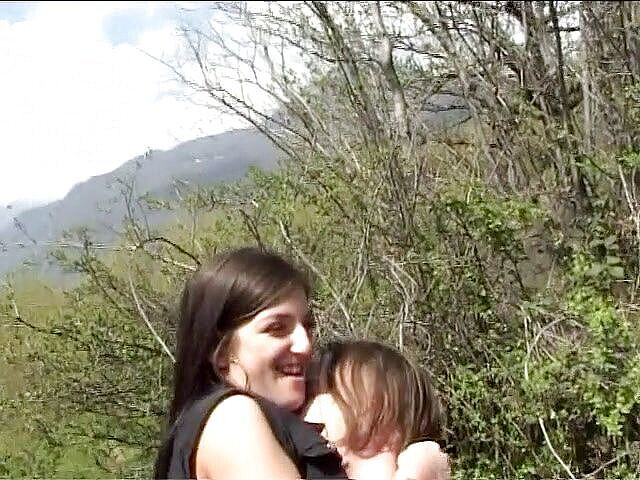 Out Sexxx: Ze werd op het platteland gebracht voor een goede neukpartij