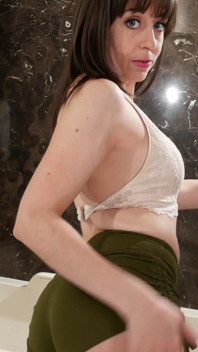 Teen Jenna Noelle gives you JOI before your date