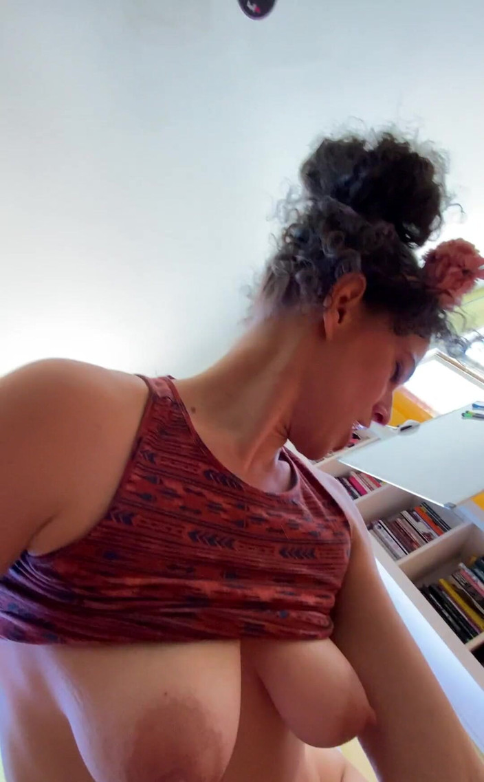 VibeWithMommy: Moeders doen het weer gekke neukpartij Sesh komt