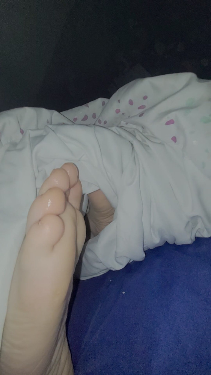 On cloud sixty nine: Une femme mariée se fait lécher les toteils dans son...